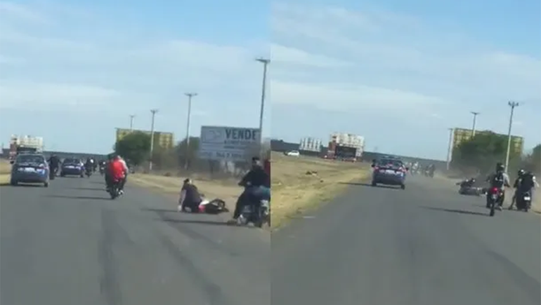 Video: patrulleros voltearon motociclistas en plena autopista