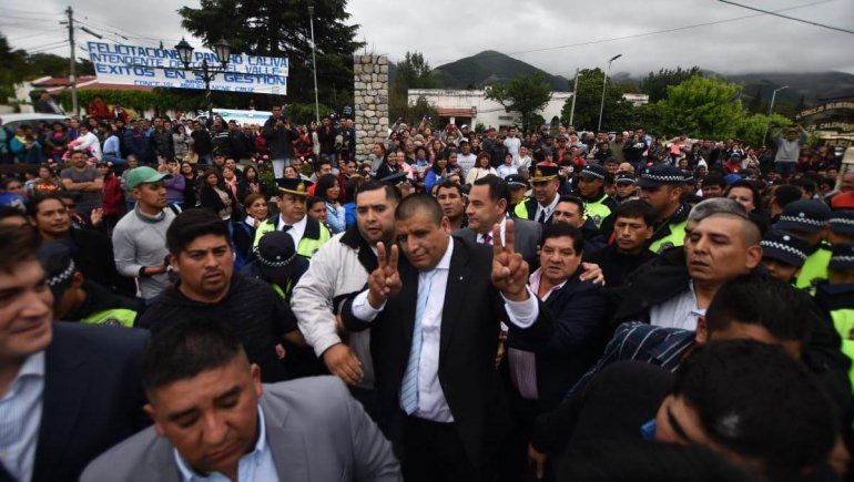 Vengan con resaca pero no borrachos: el pedido de un intendente a los empleados