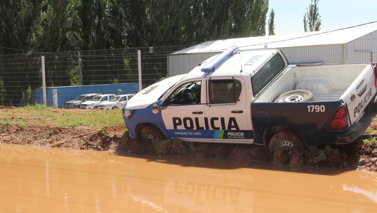 La calle colectora en la Ruta 7.