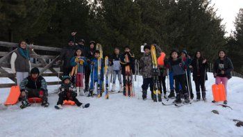 Gabriel tiene 38 alumnos de la toma en la que el también vive. Gabriel tiene 38 alumnos de la toma en la que el también vive.