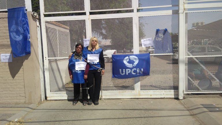 Protesta, quite de colaboración y hasta trabajadoras encadenadas en el IPVU