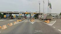 Los padres, que viajaban en los asientos delanteros, se dieron cuenta que el hijo no respondía después de 100 kilómetros. Los padres, que viajaban en los asientos delanteros, se dieron cuenta que el hijo no respondía después de 100 kilómetros.