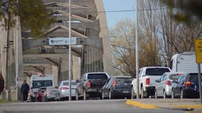 Mientras Neuquén avanza en la transformación del ingreso que conecta el puente carretero, del lado cipoleño persiste el problema vial. | LM Neuquen Mientras Neuquén avanza en la transformación del ingreso que conecta el puente carretero, del lado cipoleño persiste el problema vial.