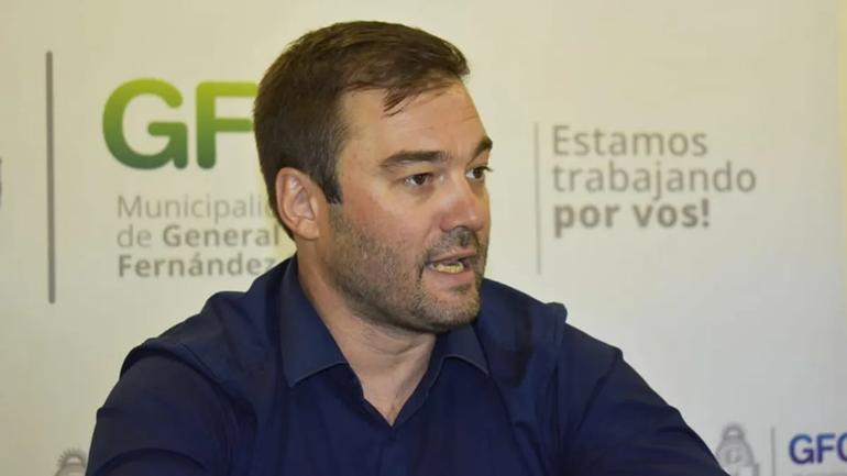 Marcha atrás de Lavín tras la fuerte resistencia a venta de terrenos