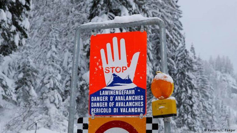 Mueren cuatro esquiadores por una avalancha de nieve