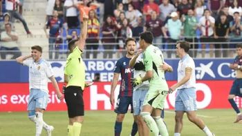 lo expulsaron y enloquecio: la tremenda pina de esteban andrada lo expulsaron y enloquecio: la tremenda pina de esteban andrada