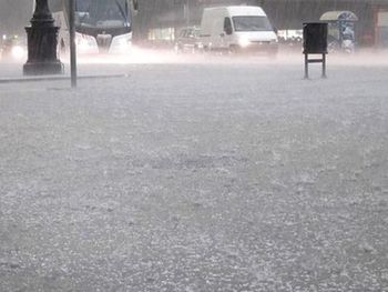 Rigen dos alertas de nivel amarillo y rojo que afectarán a la mitad del país.