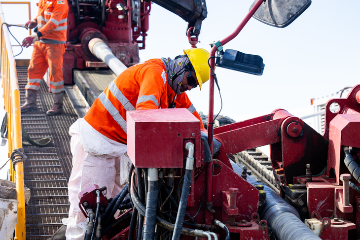 La ley 80-20 garantiza que al menos 8 de cada 10 trabajadores del VMOS sean rionegrinos. La ley 80-20 garantiza que al menos 8 de cada 10 trabajadores del VMOS sean rionegrinos.