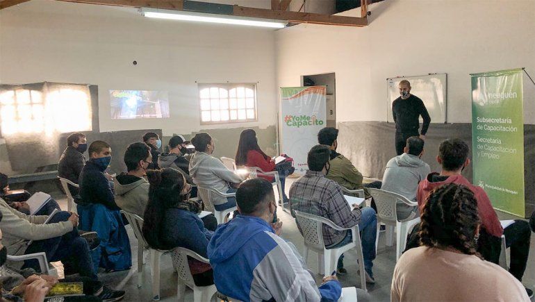 Con soldadura, empezaron las capacitaciones de la Muni: ¿Qué otras opciones hay?