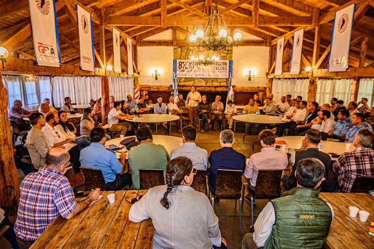 El viernes se llevó a cabo la sexta mesa de trabajo del campo neuquino, se repiten temas y faltan soluciones. Foto: gentileza SRN El viernes se llevó a cabo la sexta mesa de trabajo del campo neuquino, se repiten temas y faltan soluciones. Foto: gentileza SRN