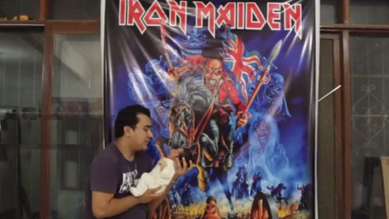 Un metalero bautizó a su bebé Iron Maiden