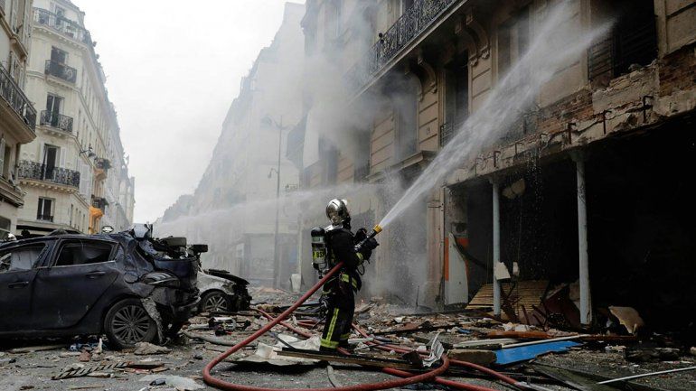 Tres muertos y 50 heridos por una poderosa explosión de gas en París