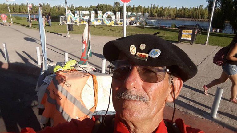 El abuelito viajero llegó a Neuquén y pasó por la Fiesta de la Confluencia