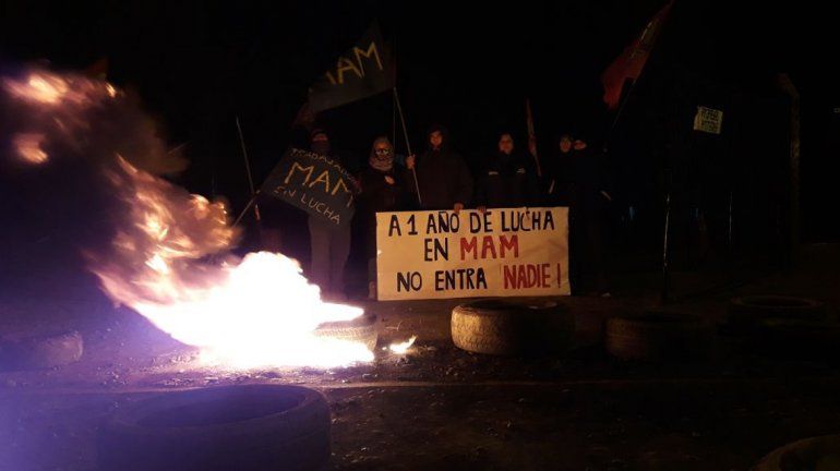 Sin reincorporaciones, desempleados bloquean el acceso a MAM y BM