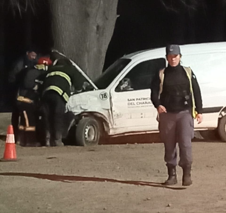 La camioneta quedó abandonada luego del choque, sobre calles Auca Mahuida y Lago Espejo. La camioneta quedó abandonada luego del choque, sobre calles Auca Mahuida y Lago Espejo.