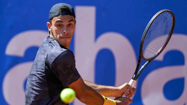 Cerúndolo dio el batacazo ante Ruud y avanza en Barcelona