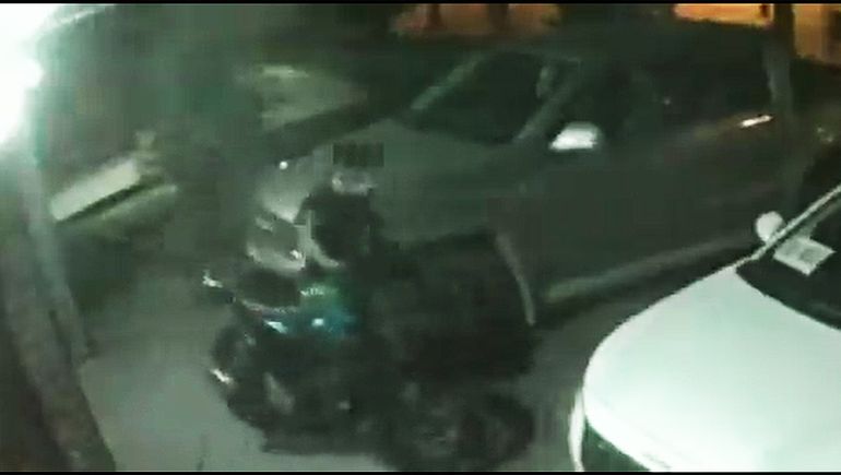 Se robaron una moto de alta gama y quedaron escrachados