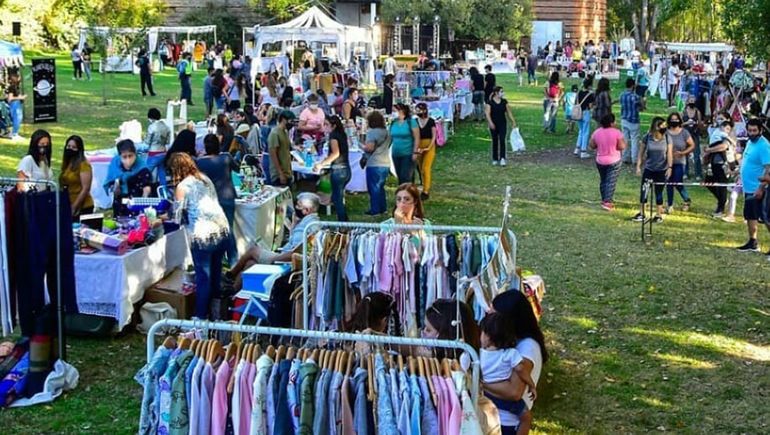 Vanguardia, una feria navideña a orillas del río Limay