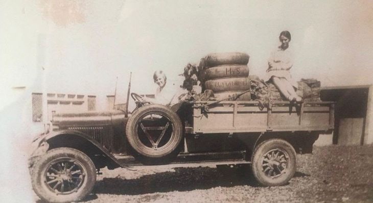Penelope y Olivia Hamilton, abuela y tía abuela de Esteban y Juan Galli, en Punta Loyola, Santa Cruz, década de 1920