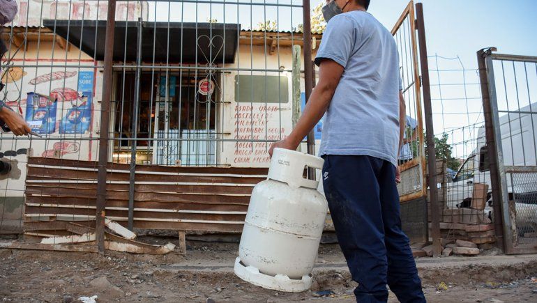 Una familia que se calefacciona con garrafa gasta $2400 al mes