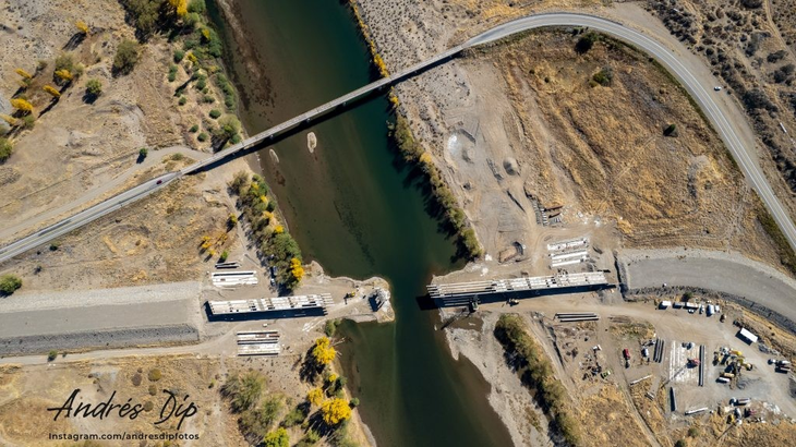 El acceso a las localidades de la cordillera, con una sola mano. Registro fotográfico de Andrés Dip. El acceso a las localidades de la cordillera, con una sola mano. Registro fotográfico de Andrés Dip.