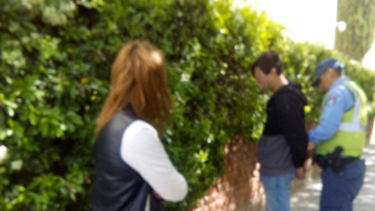 El joven fue detenido en calle Brown al 900 por efectivos de Comisaría Primera. Llevaba una barreta.