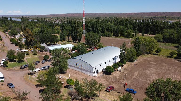 Vista aérea del remodelado gimnasio de Sauzal Bonito. Vista aérea del remodelado gimnasio de Sauzal Bonito.