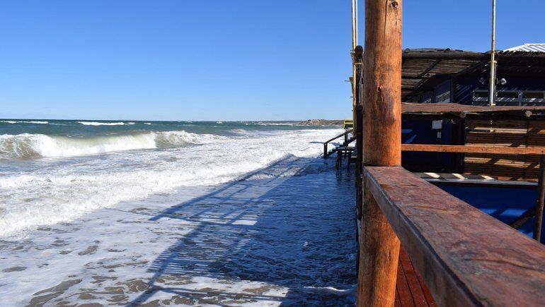 Fuerte sudestada embistió a Las Grutas y causó múltiples daños