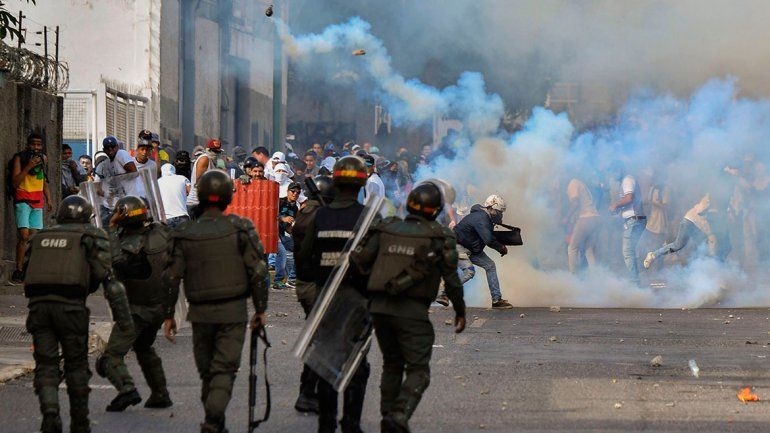 Los enfrentamientos en Venezuela dejan 16 muertos y se profundiza la crisis
