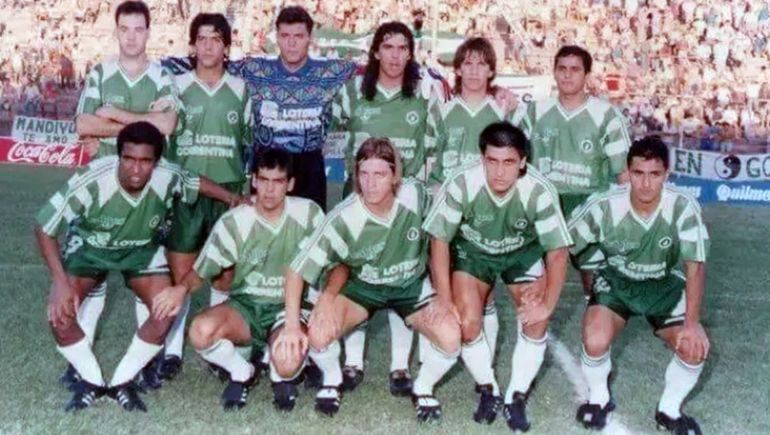 Con Serigo Goycochea en el arco: el equipo del Deportivo Mandiyú de Diego Armando Maradona. Con Serigo Goycochea en el arco: el equipo del Deportivo Mandiyú de Diego Armando Maradona.