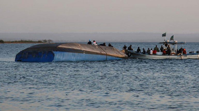 Un sobreviviente en un naufragio que arrojó 209 muertos