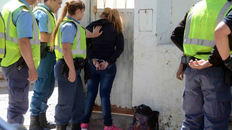 Cayeron tres mecheras con  el botín en las manos