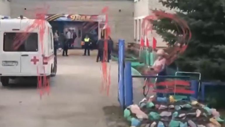 Horror en un jardín ruso: asesinó a una maestra y dos niños, y se suicidó