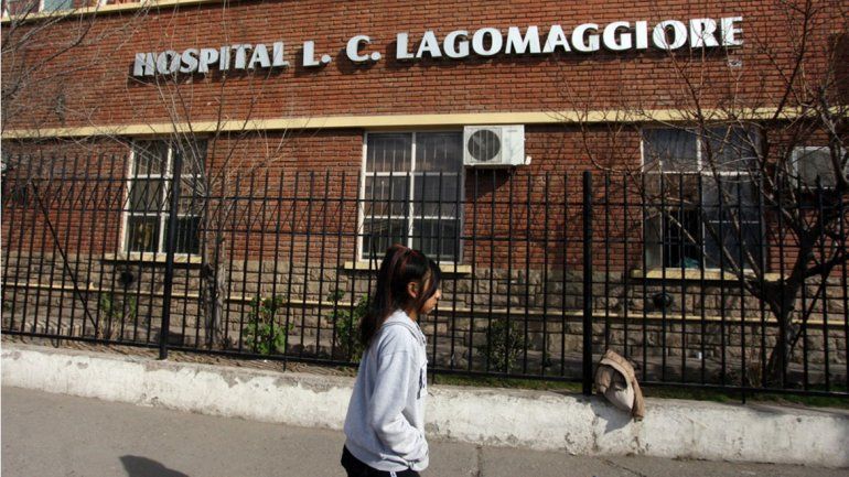 Estaba internada por un intento de suicido y se clavó la tijera en el pecho.