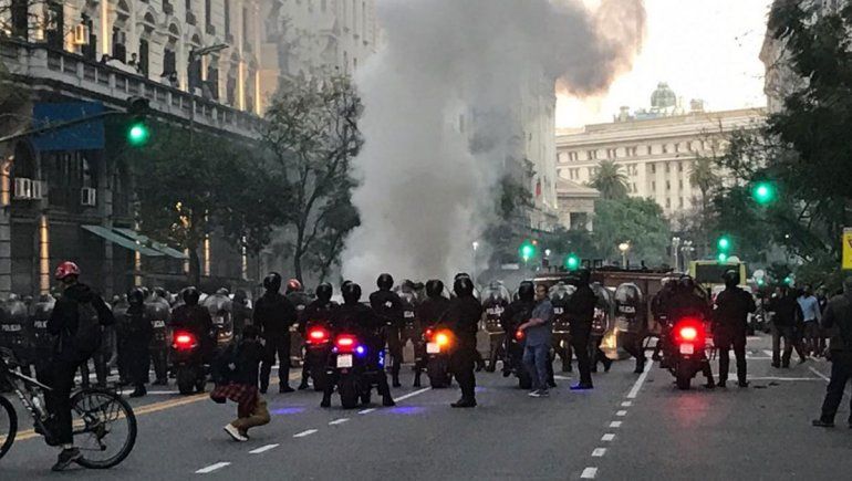 Buenos Aires: heridos y detenidos en una protesta frente al consulado chileno