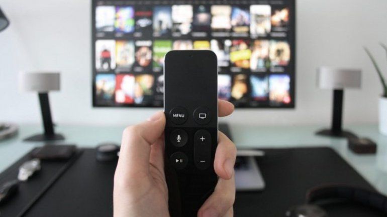 Soñar con series de televisión: conocé qué significa