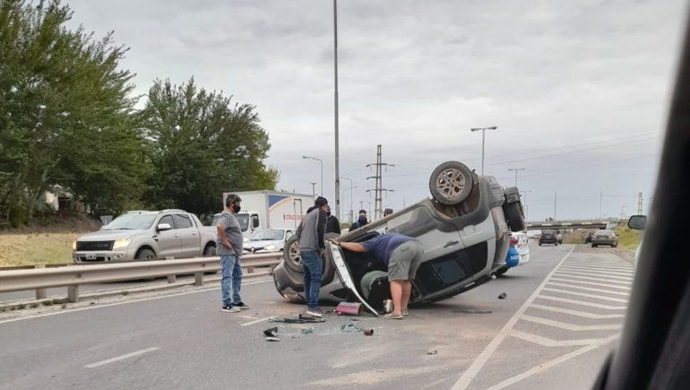 Demoras en Ruta 7 por un vuelco