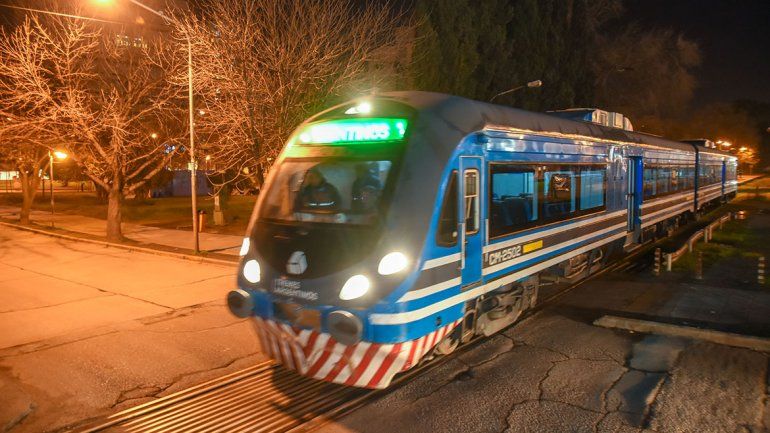 Camión chocó el puente de la ruta 151 y el Tren del Valle quedó fuera de servicio