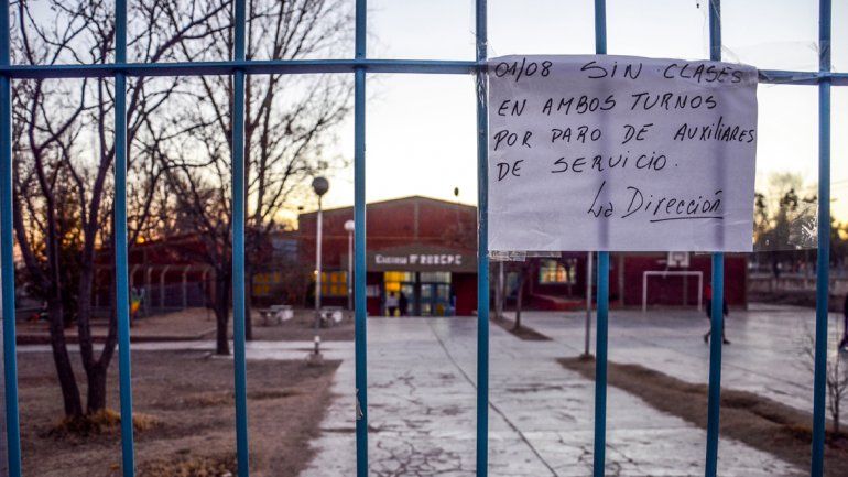 Las escuelas siguen sin clases. Para el gremio el 90% de los porteros está de paro
