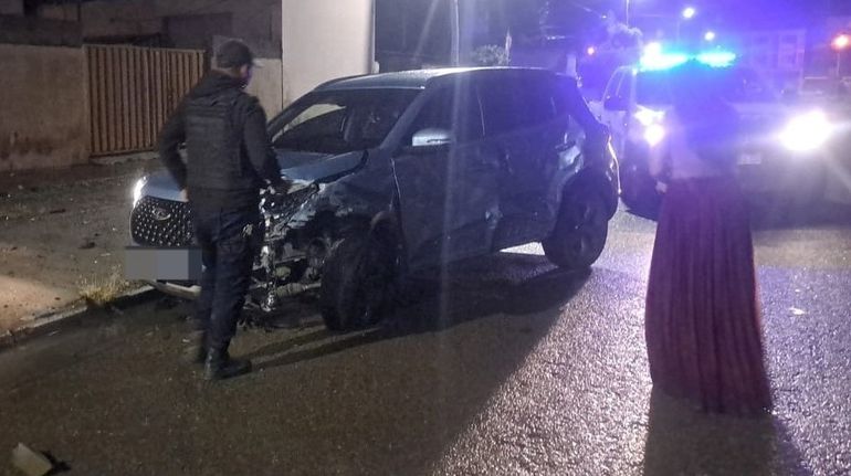 La Chery Tiggo resultó con importantes daños en la trompa y uno de sus laterales. La Chery Tiggo resultó con importantes daños en la trompa y uno de sus laterales.