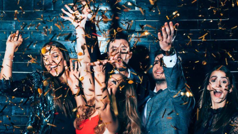 Soñar con una fiesta es un mensaje sobre tu vida social