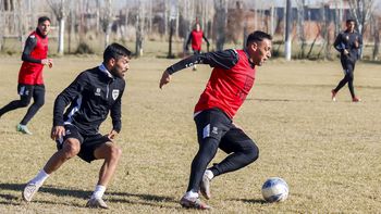 Brian Meza y Matías Sosa, mediocampistas de Cipolletti. Brian Meza y Matías Sosa, mediocampistas de Cipolletti.