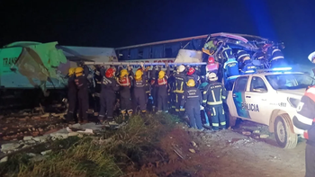 El trágico choque dejó cuatro muertos y múltiples heridos. El trágico choque dejó cuatro muertos y múltiples heridos.