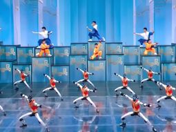 La impresionante exhibición de artes marciales de los robots en el marco de los festejos por el Año Nuevo lunar en China. La impresionante exhibición de artes marciales de los robots en el marco de los festejos por el Año Nuevo lunar en China.