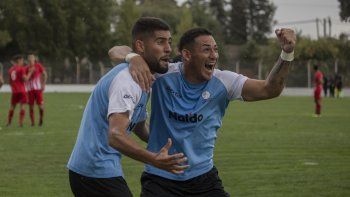 El festejo de Troncoso por uno de sus dos tantos. El festejo de Troncoso por uno de sus dos tantos.