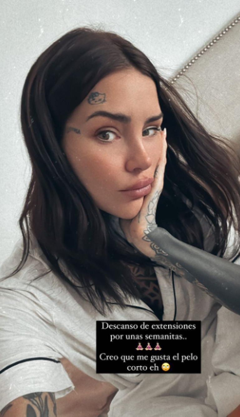 La influencer se tomó un descanso de las extensiones para dedicarle cuidado a su propio pelo.