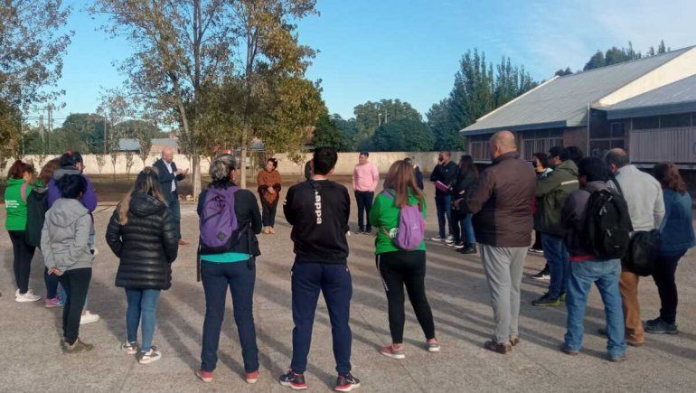 Estudiantes de Senillosa tomaron la escuela por falta de clases