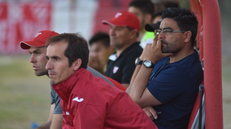 El técnico de Independiente en la derrota del miércoles ante Roca.