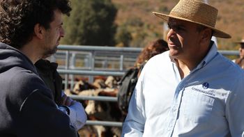 Mariano Massini (derecha) confirmó que existen atrasos que impactaron en el sector. | LM Neuquen Mariano Massini (derecha) confirmó que existen atrasos que impactaron en el sector.
