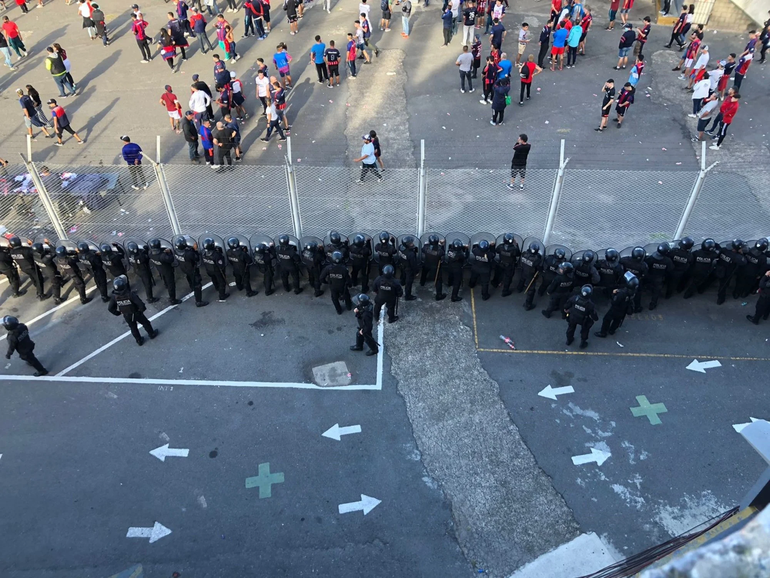 Incidentes, insultos y memes tras otro pobre empate de San Lorenzo